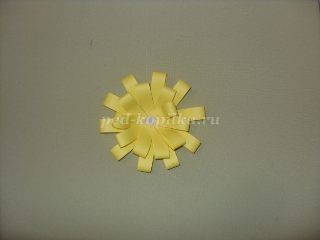 Объемная аппликация из полосок бумаги "Одуванчик": часть 1