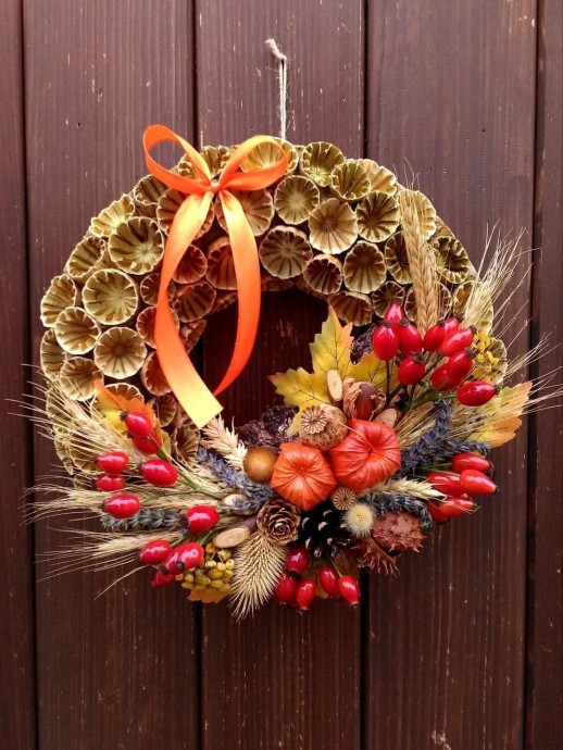 Осенние розы и венки из листьев Осенние розы и венки из листьев