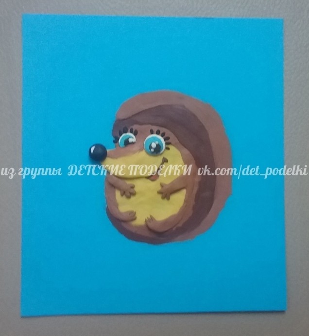 ​Пластилиновая аппликация "Ёжик и калина"