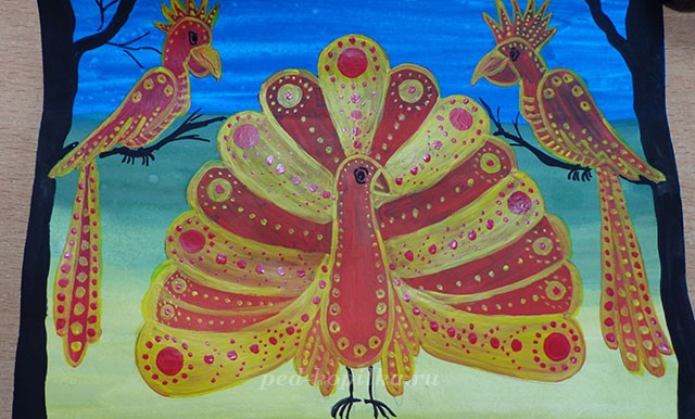 Попугаи и павлин