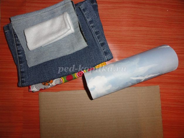 ​Аппликация из джинсовой ткани детскими руками: дерево с совами, часть 1