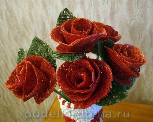 Букет роз из швейных ниток