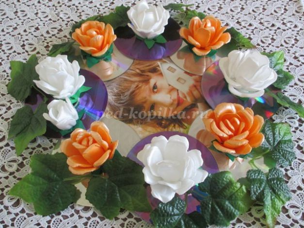 Рамка для фотографий детскими руками: часть 3