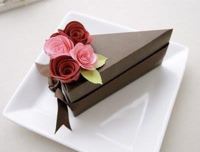 Подарочная коробка в виде торта