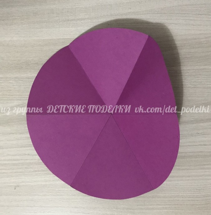 ​Объёмная поделка "Зонтик с листьями"