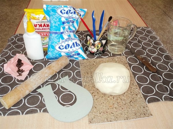 ​Подкова из соленого теста детскими руками: часть 1