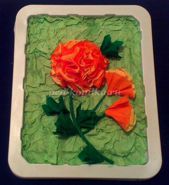 ​Полуобъёмные цветы из бумажных салфеток в технике торцевания