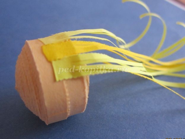 Пальчиковая кукла в технике квиллинг: часть 2