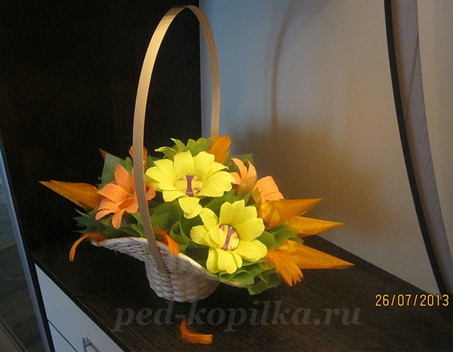 Букет из конфет детскими руками: мастер-класс, часть 2 Букет из конфет детскими руками: мастер-класс, часть 2