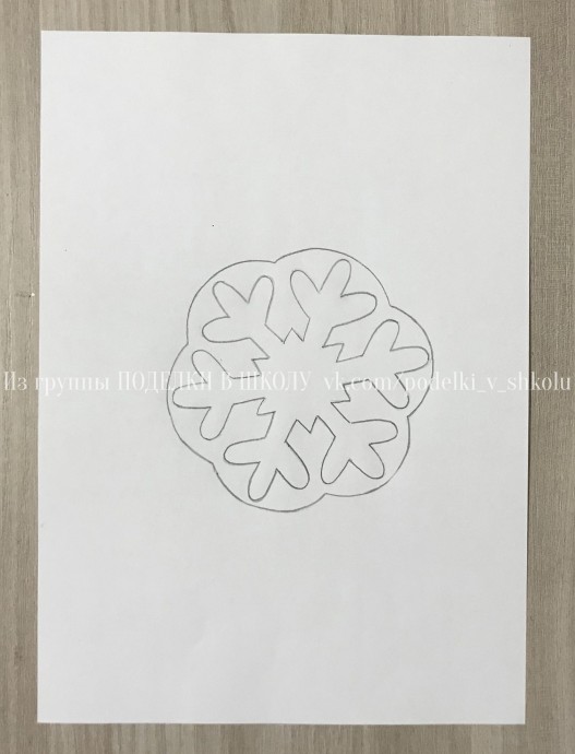 Разноцветная яркая снежинка Разноцветная яркая снежинка