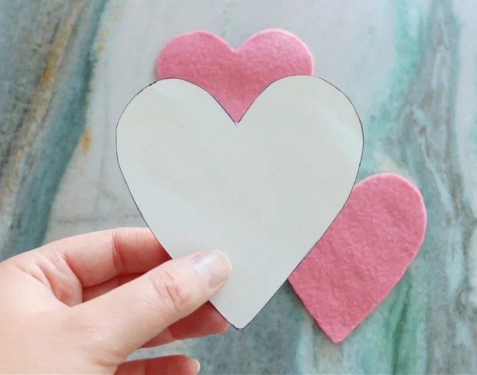 Розовое сердце из фетра Розовое сердце из фетра