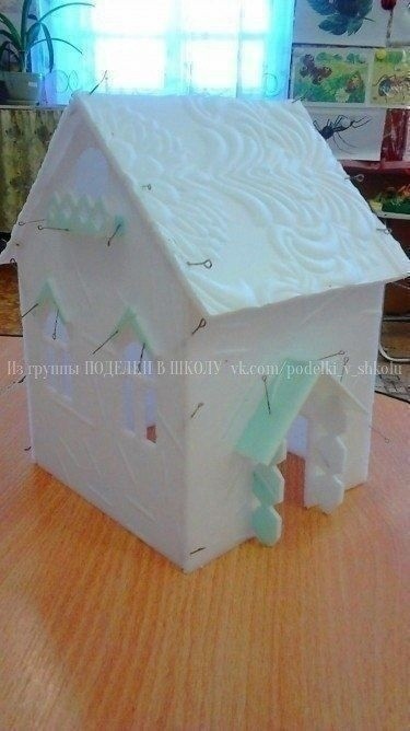 Домик из потолочной плитки Домик из потолочной плитки