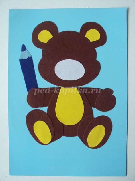 Аппликация из бархатной цветной бумаги: медвежонок