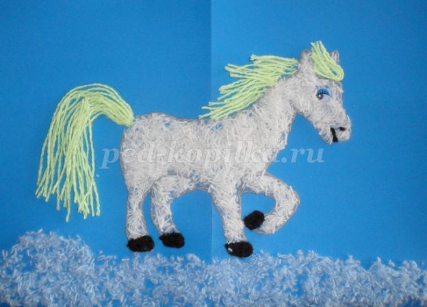 Лошадка из ниток