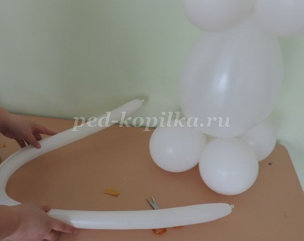 Мастер-класс по моделированию из воздушных шариков снеговика: часть 3