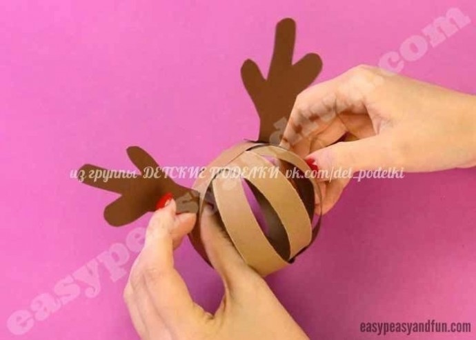 ​Олени из бумажных полосок