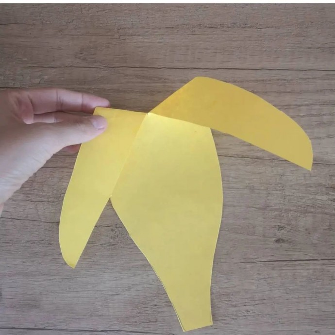 Приветливые бананы из бумаги