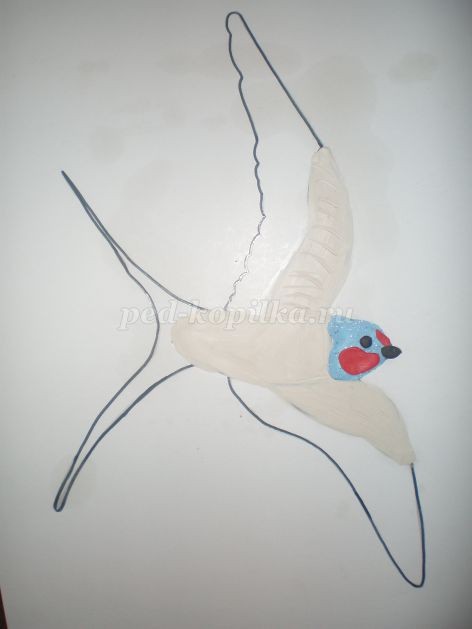 Ласточка из пластилина