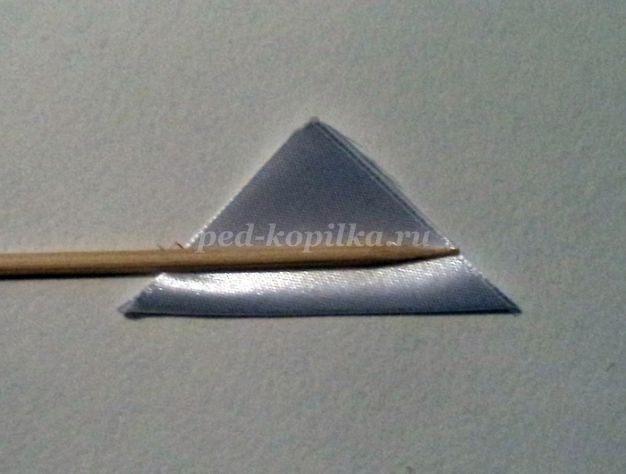 Лента для косы с цветами канзаши детскими руками: часть 1 Лента для косы с цветами канзаши детскими руками: часть 1