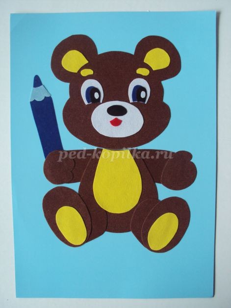 Аппликация из бархатной цветной бумаги: медвежонок