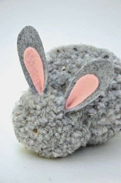 Кролики из помпонов