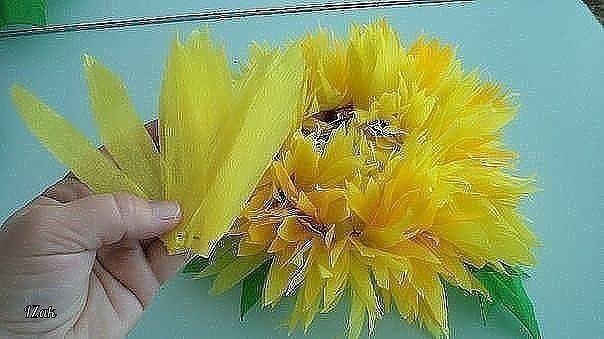 Шапочка-цветочек из бумаги