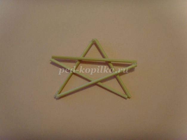 Месяц из шпагата и природного материала Месяц из шпагата и природного материала