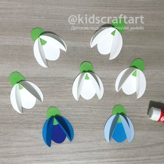 Подснежники в корзинке с бабочками