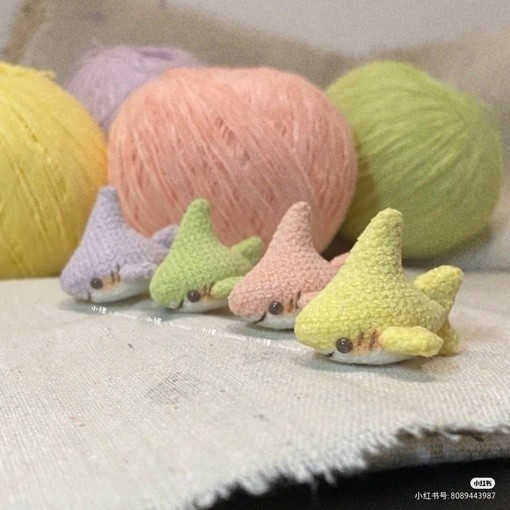 Мини акула из пряжи Мини акула из пряжи