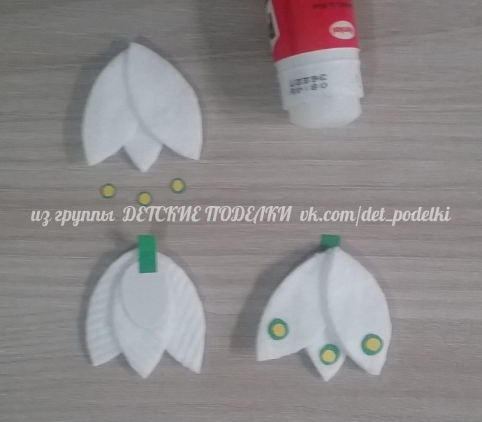 Подснежники из бумаги и ватных дисков