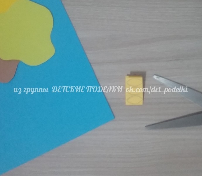 Листопад разноцветного дерева