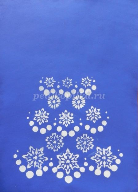 Рисуем невероятно красивую ёлочку белую на синем фоне: часть 5 Рисуем невероятно красивую ёлочку белую на синем фоне: часть 5