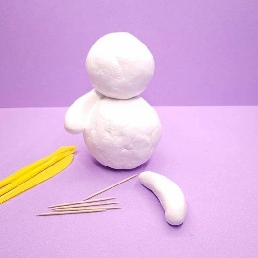 Снеговик из пластилина