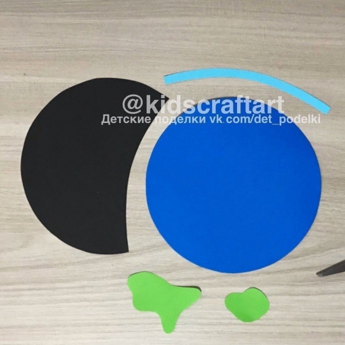 Космонавт в открытом космосе Космонавт в открытом космосе