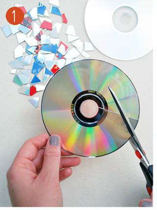 Ёлочный шар с украшением из CD-диска