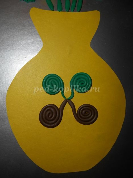 Пластилинография на цветном картоне "Ваза с розами": часть 2