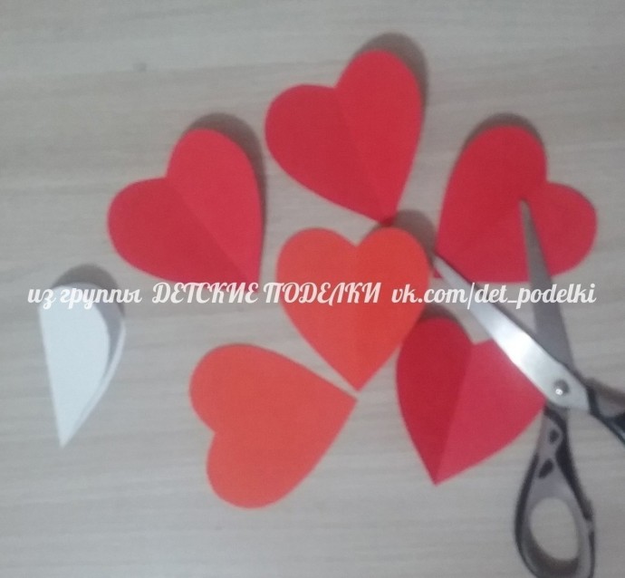 Аппликация открытка "Любящее сердце в ладошках" Аппликация открытка "Любящее сердце в ладошках"