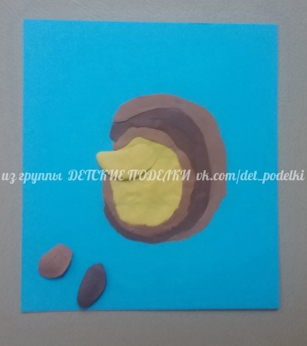 ​Пластилиновая аппликация "Ёжик и калина"