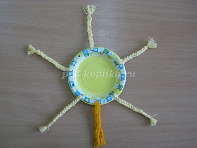 Солнышко из одноразовых тарелок: часть 1 Солнышко из одноразовых тарелок: часть 1