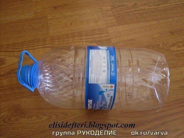 ​Игрушечная детская колясочка и сумочка из пластиковых бутылок