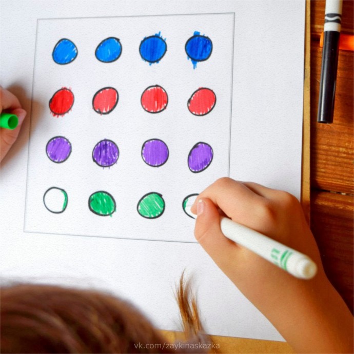 Пальчиковый твистер: ​настольная игра для развития мелкой моторики
