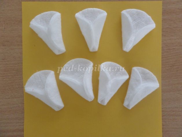 Цветок из ватных дисков