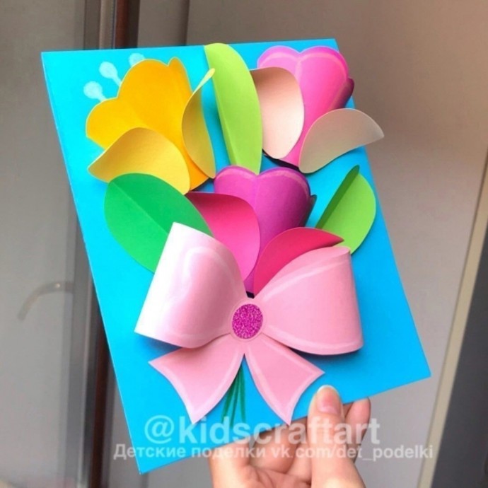 ​Букет цветов с бантом