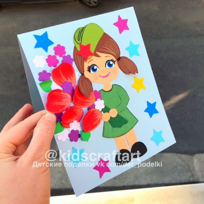 Девочка в пилотке Девочка в пилотке