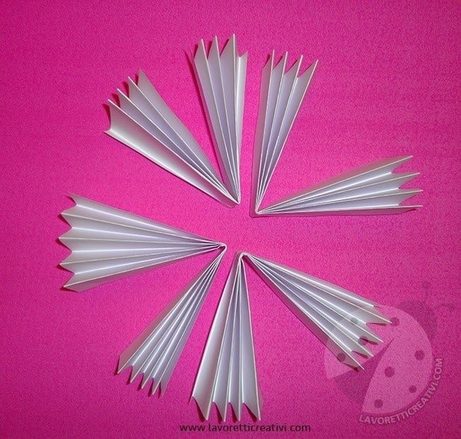 Кролики из бумаги гармошкой Кролики из бумаги гармошкой