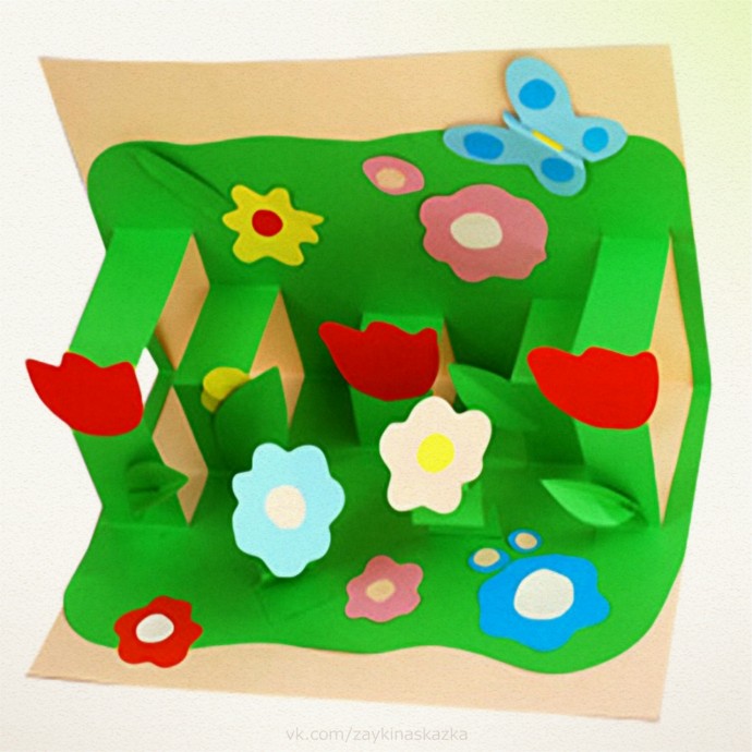 Игрушечная цветочная клумба