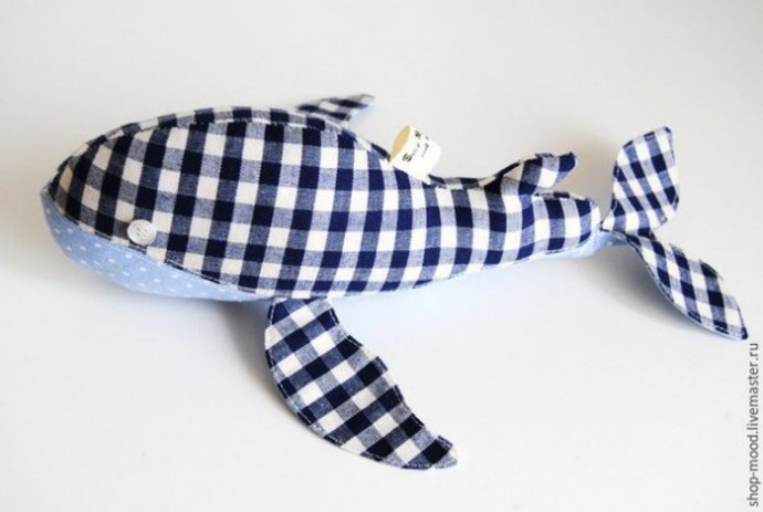 Шьем симпатичного текстильного кита для детской комнаты