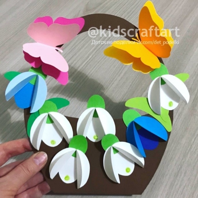 Корзинка с подснежниками