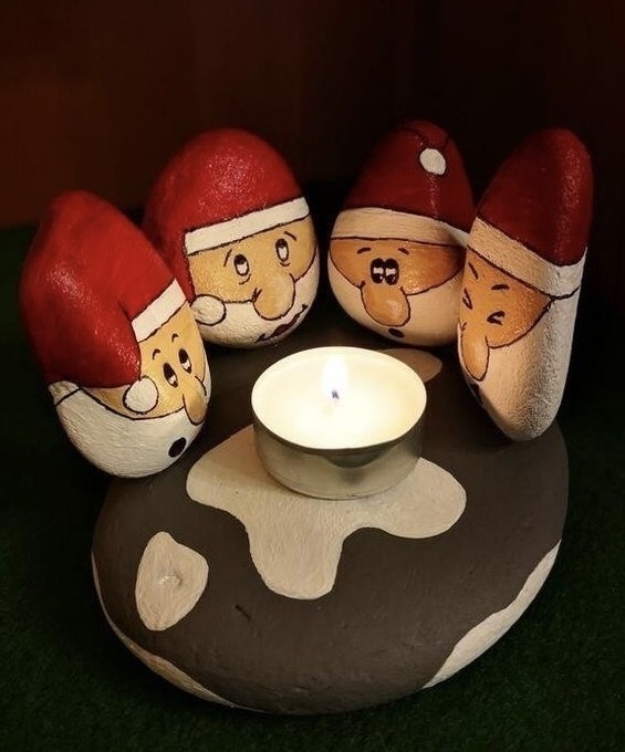 Новогодние панно с расписными камешками