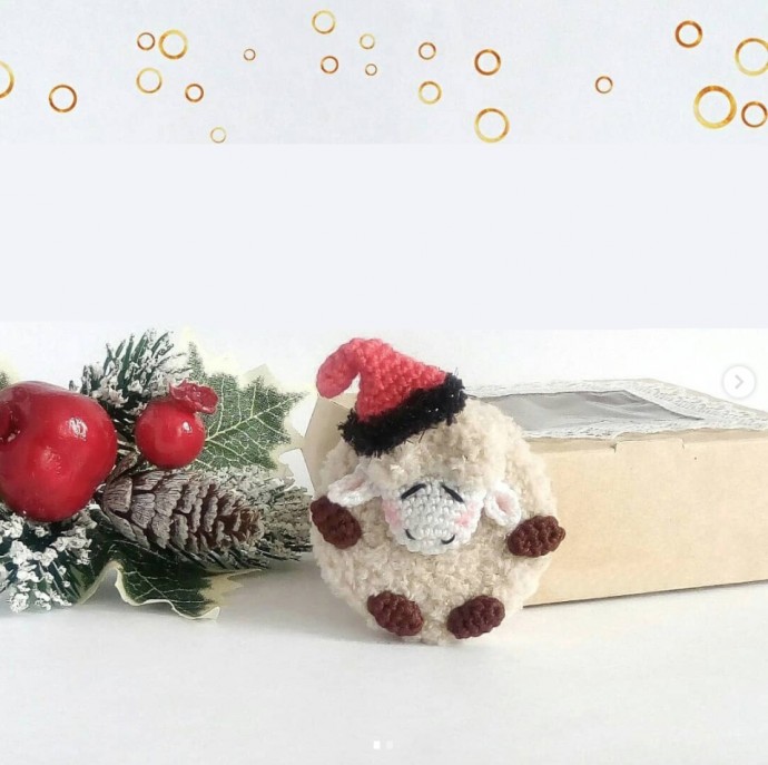 Новогодняя овечка в шляпке Новогодняя овечка в шляпке
